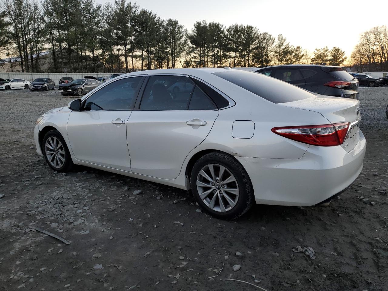 VIN 4T1BK1FK2FU561203 2015 TOYOTA CAMRY no.2