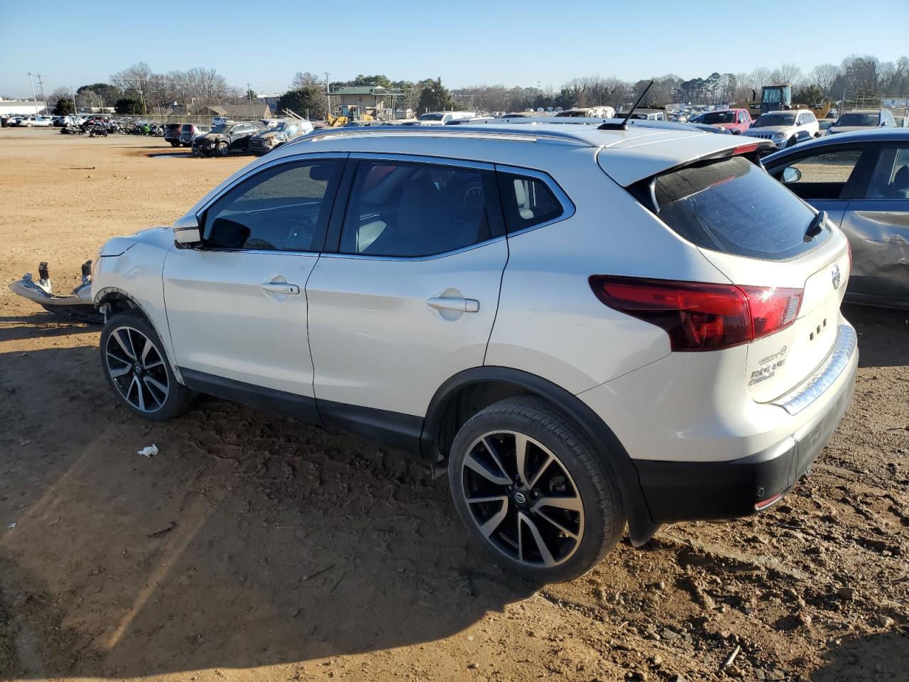 2019 Nissan Rogue - Image 2
