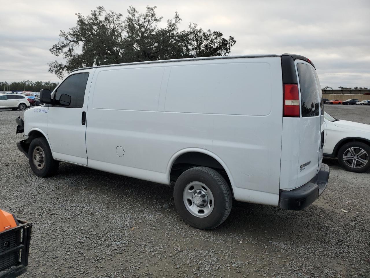 VIN 1GCWGAFP7J1188883 2018 CHEVROLET EXPRESS no.2