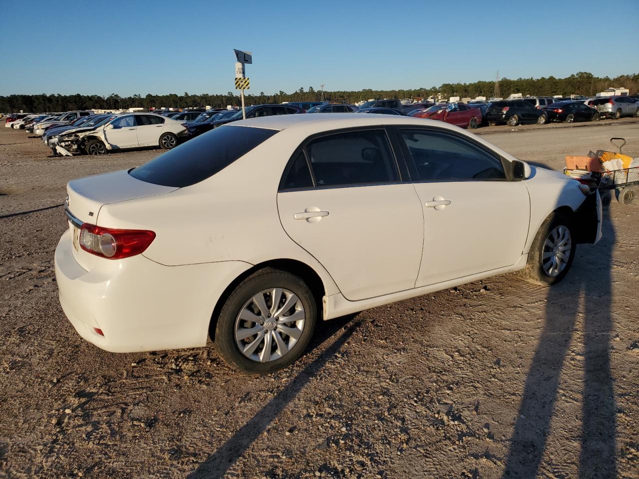 VIN 5YFBU4EE4DP104740 2013 TOYOTA COROLLA no.3