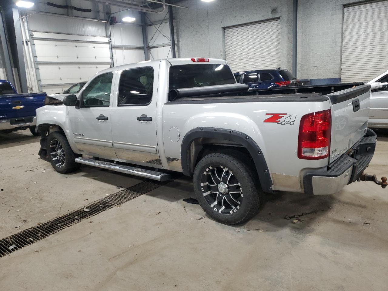 2010 GMC Sierra - Image 2