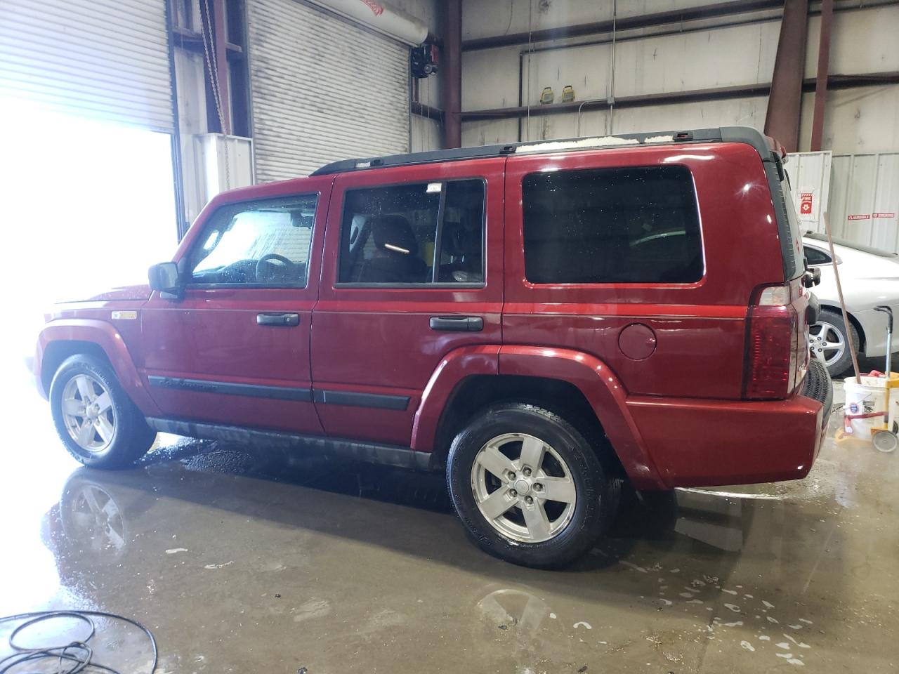 2006 Jeep Commander - Image 2