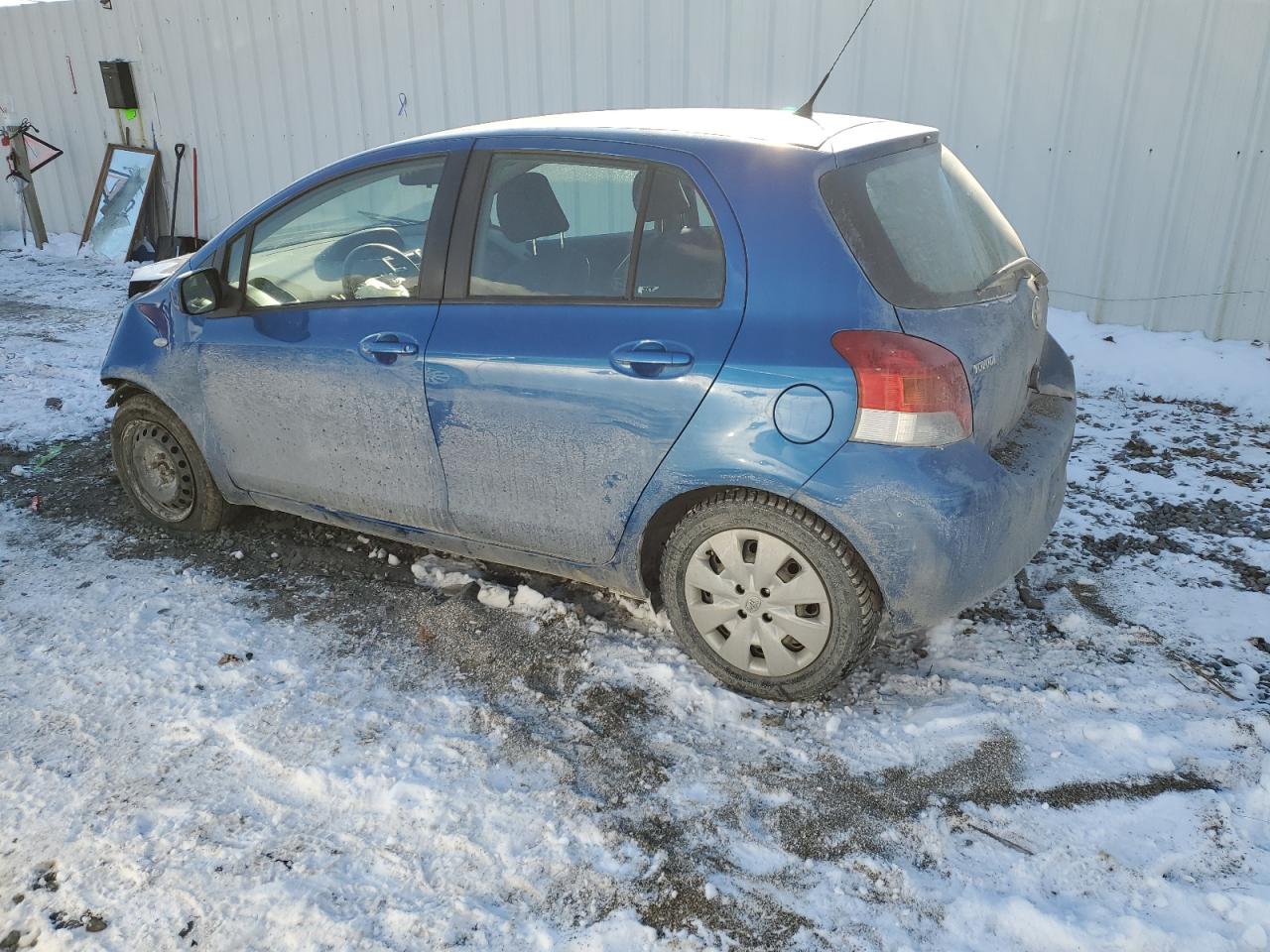 2011 Toyota Yaris - Image 2
