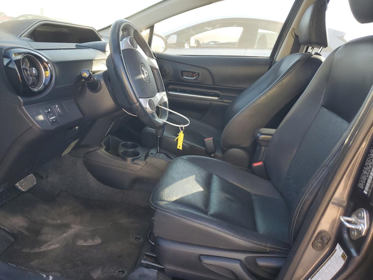 2015 Toyota Prius - Image 7