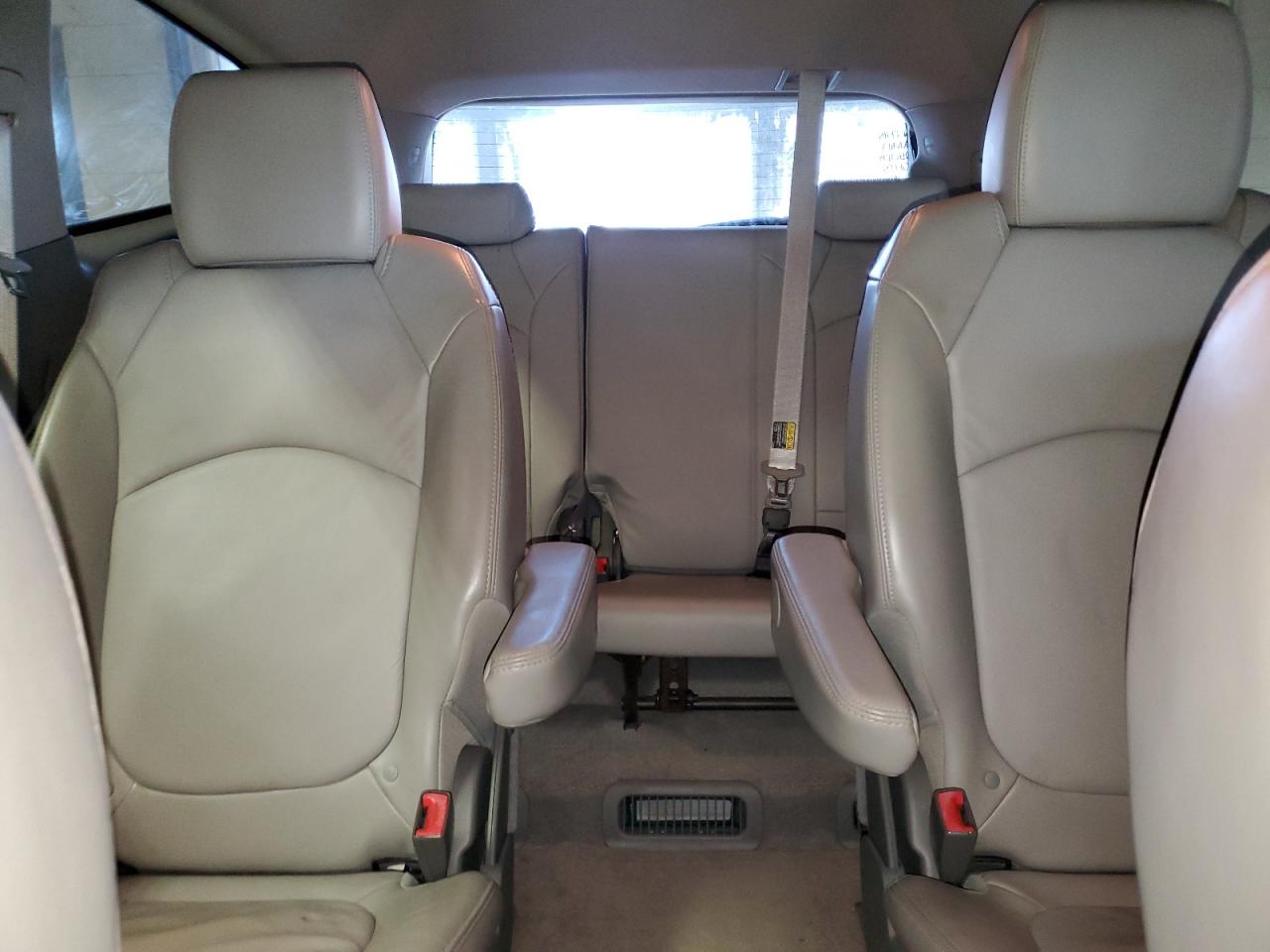 2011 Chevrolet Traverse - Image 10