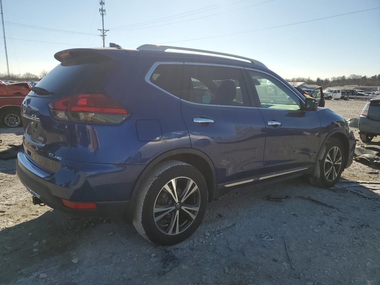 2017 Nissan Rogue - Image 3