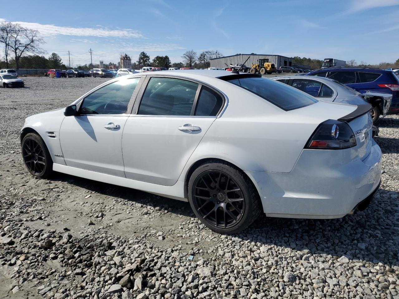 2009 Pontiac G8 - Image 2