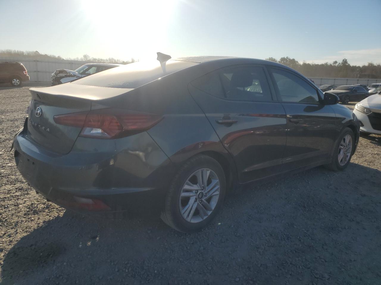 2020 Hyundai Elantra - Image 3