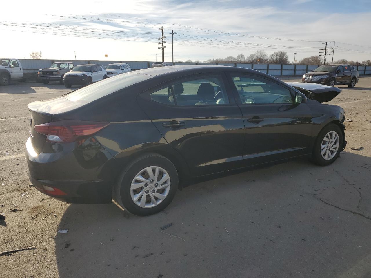 2019 Hyundai Elantra - Image 3