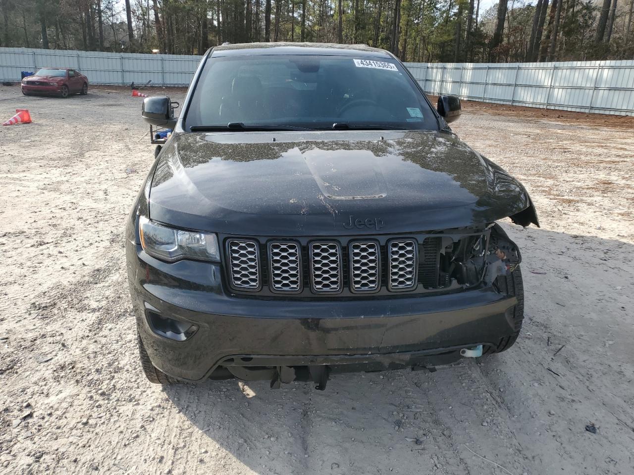 2017 Jeep Grand Cherokee - Image 5