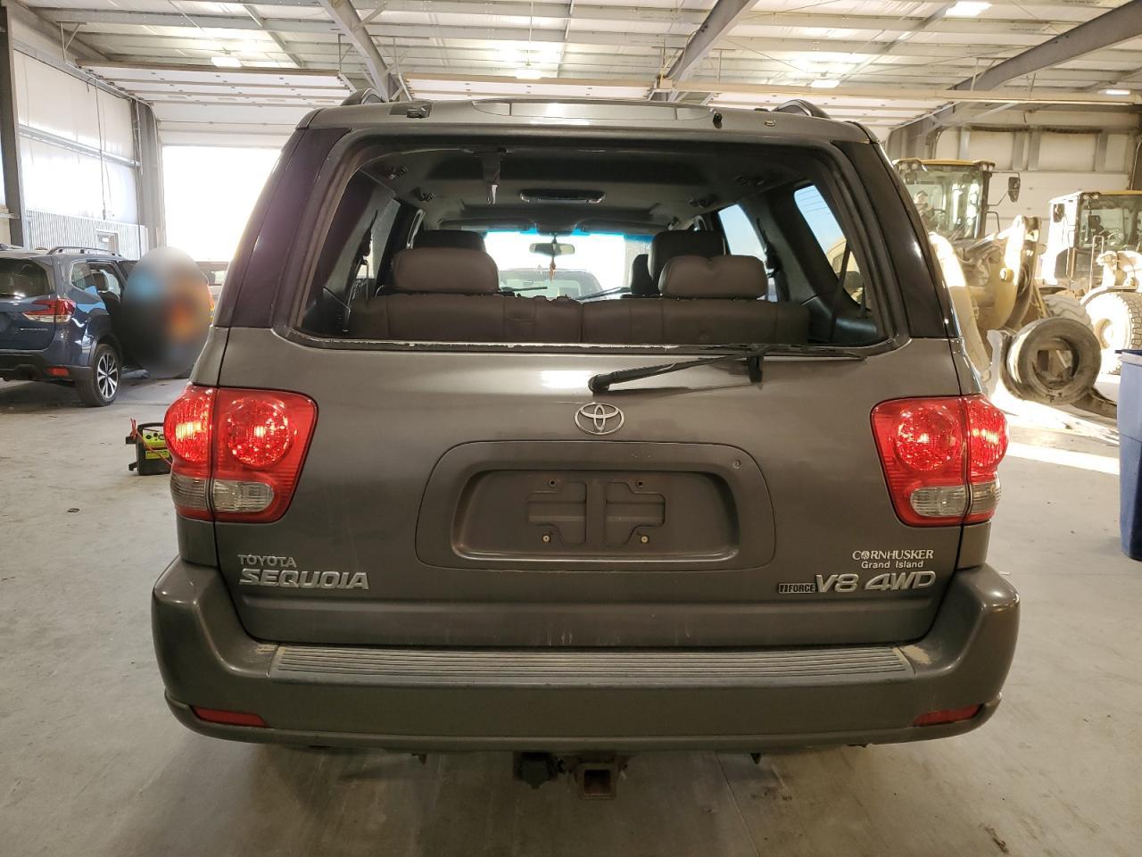 2005 Toyota Sequoia - Image 6