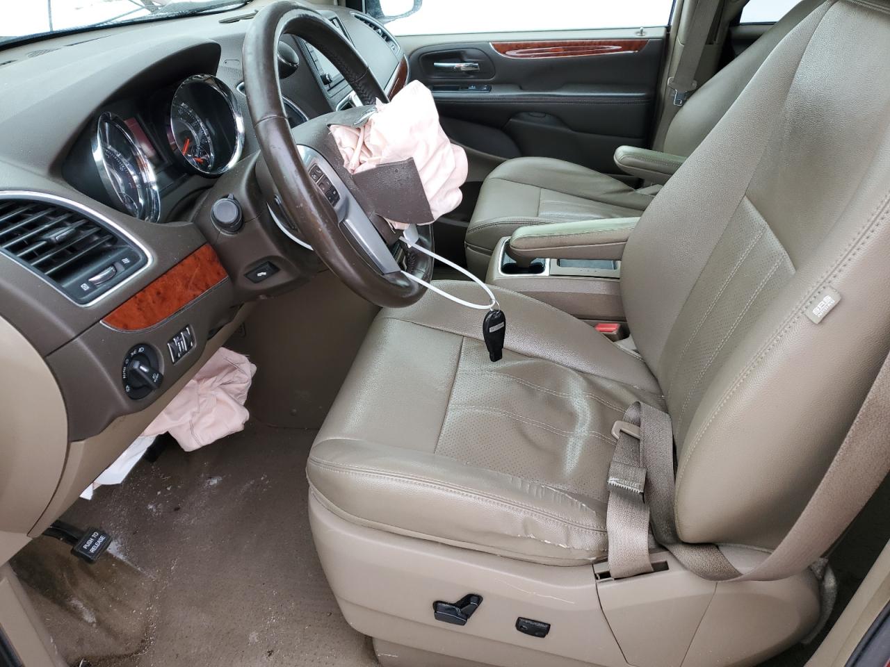 2013 Chrysler Town & Country - Image 7