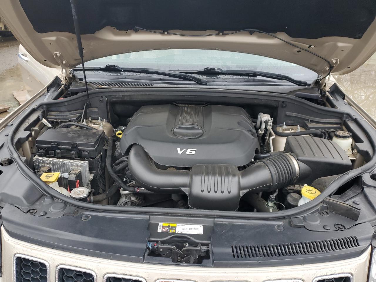 2014 Jeep Grand Cherokee - Image 13