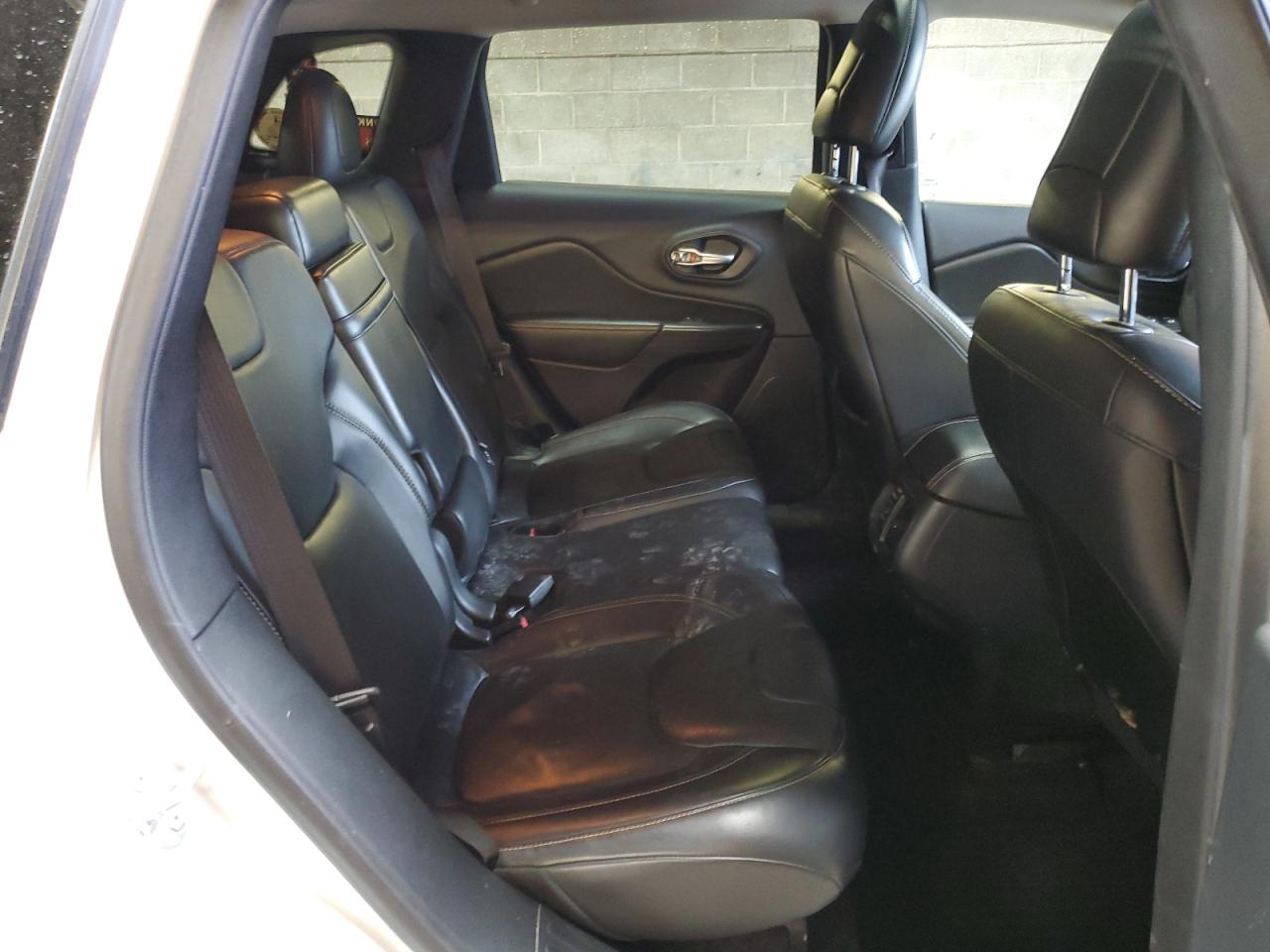 2016 Jeep Grand Cherokee - Image 12