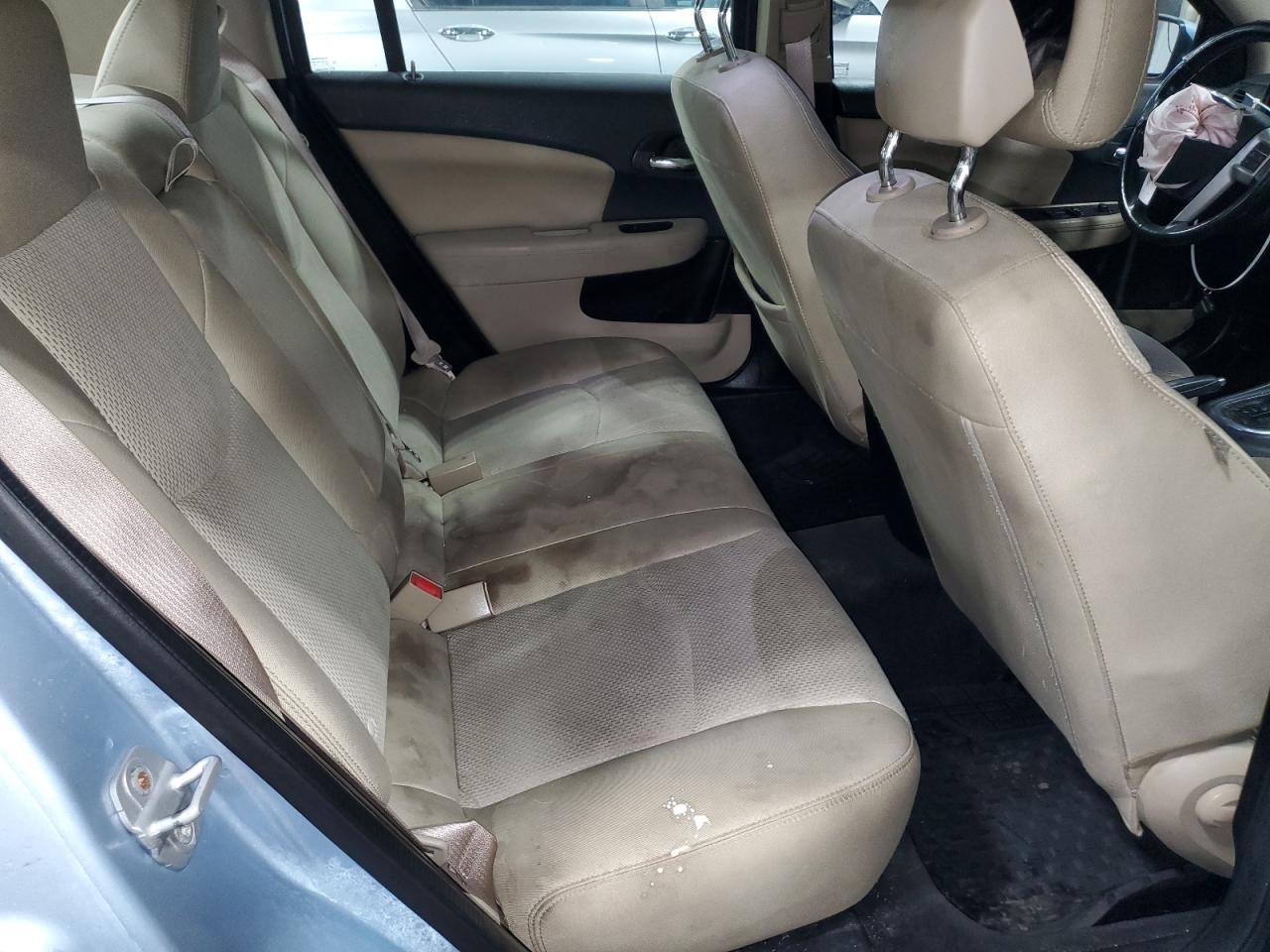 2014 Chrysler 200 - Image 11