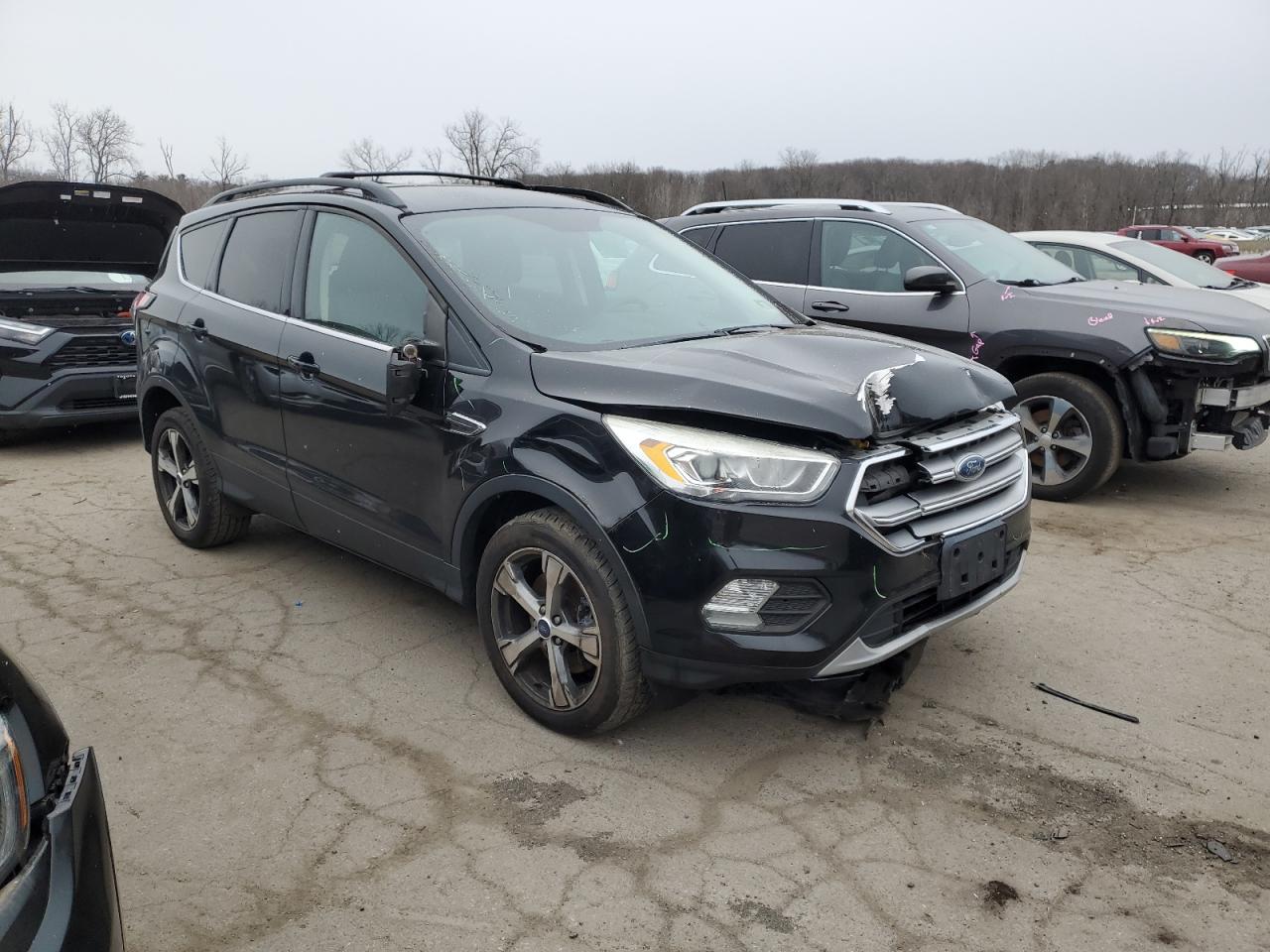 VIN 1FMCU9G91HUD37609 2017 FORD ESCAPE no.4