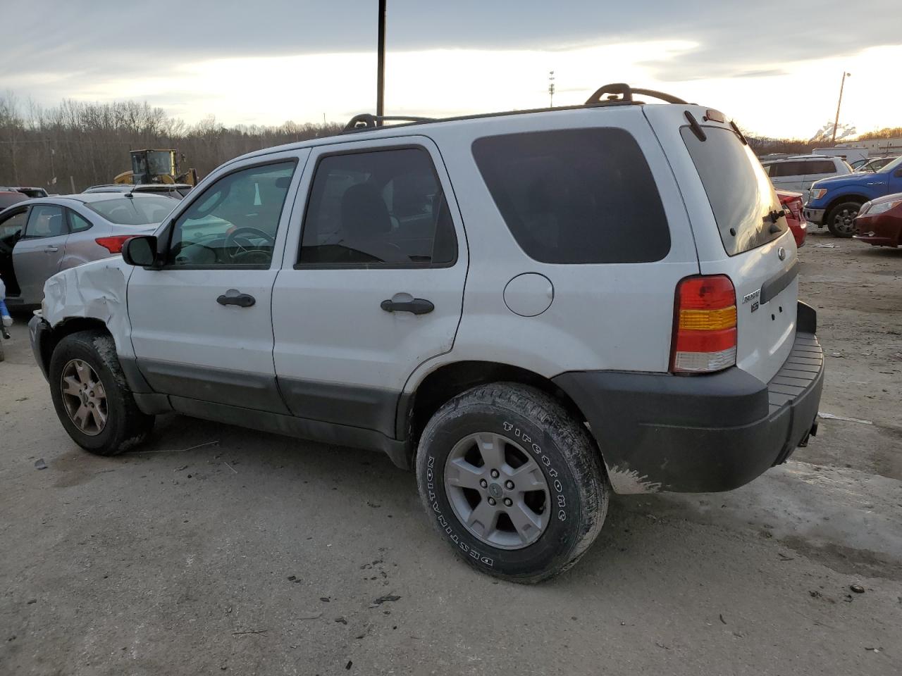 2007 Ford Escape - Image 2