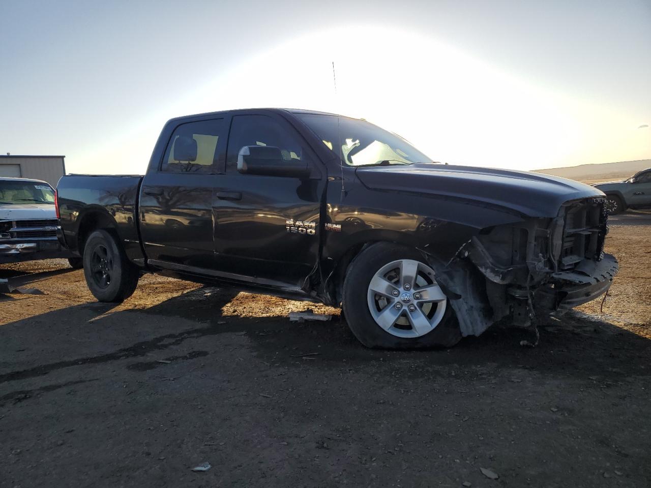 2016 RAM 1500 - Image 4