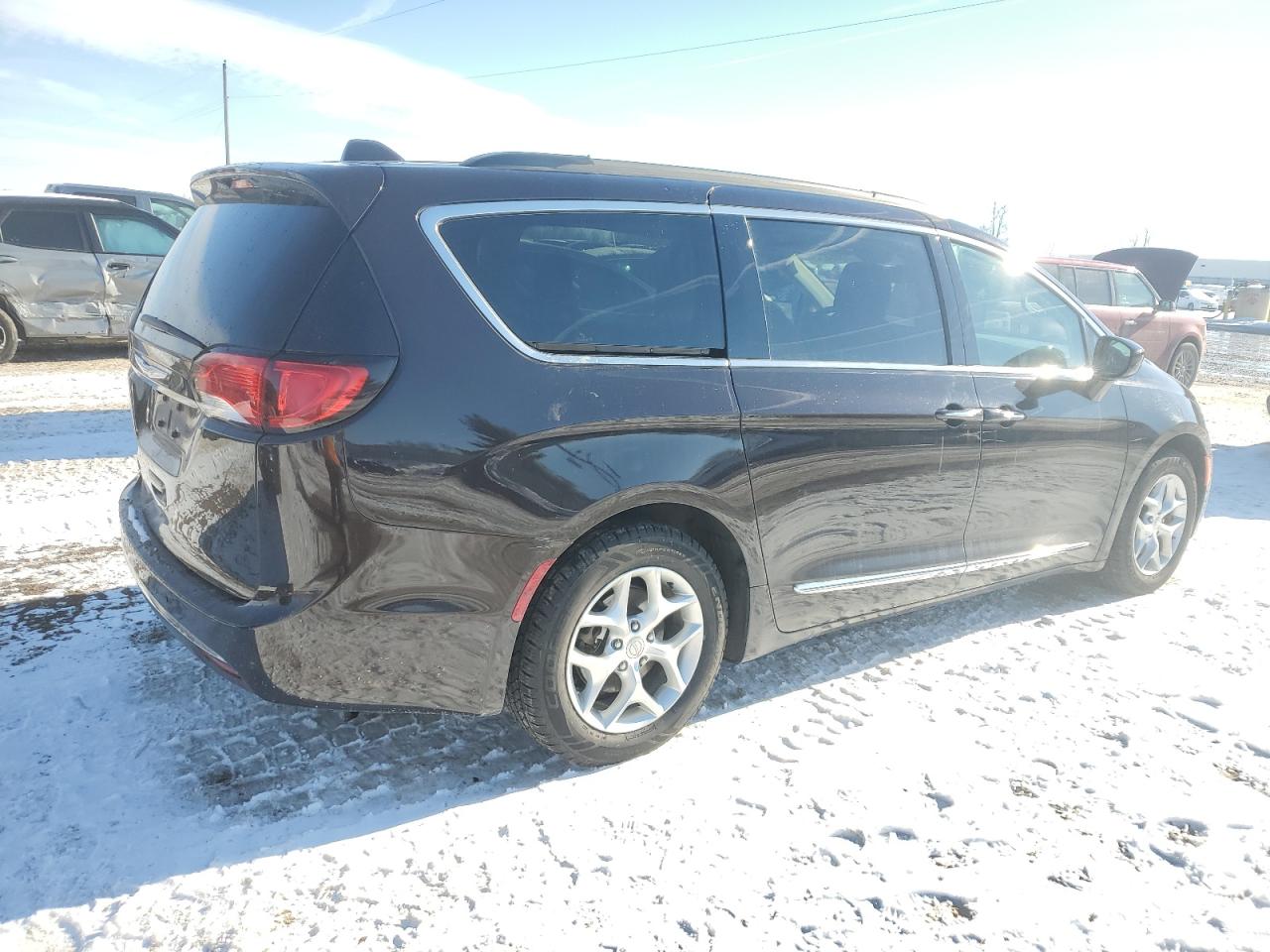 2017 Chrysler Pacifica - Image 3