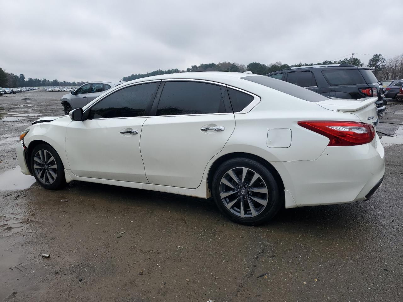 2017 Nissan Altima - Image 2