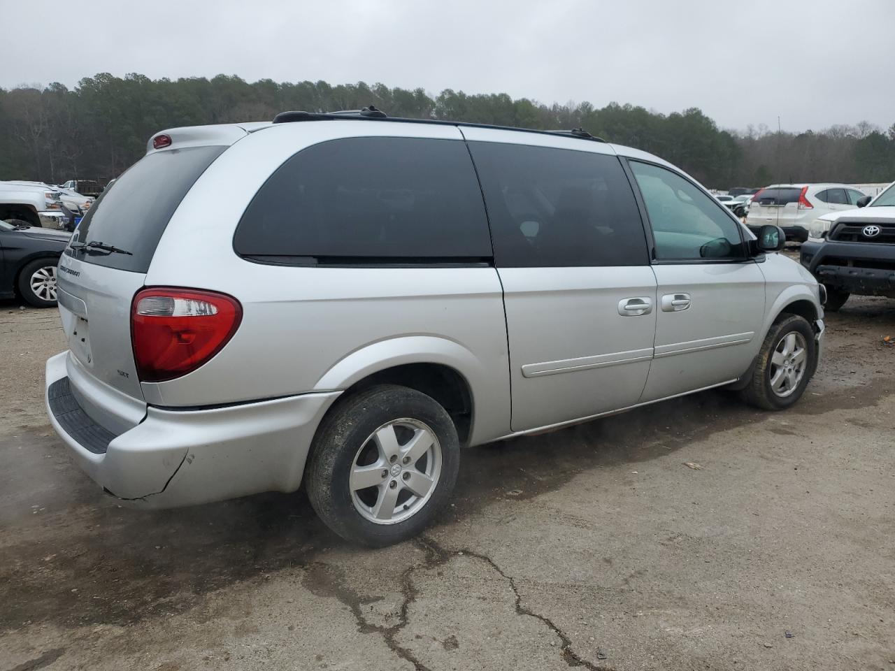 2005 Dodge Caravan - Image 3