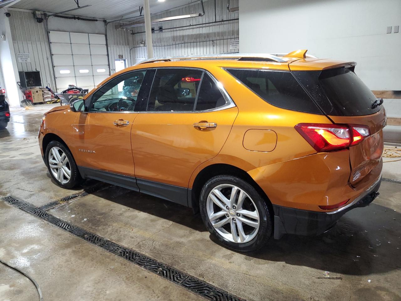 VIN 2GNAXWEX3J6174735 2018 CHEVROLET EQUINOX no.2