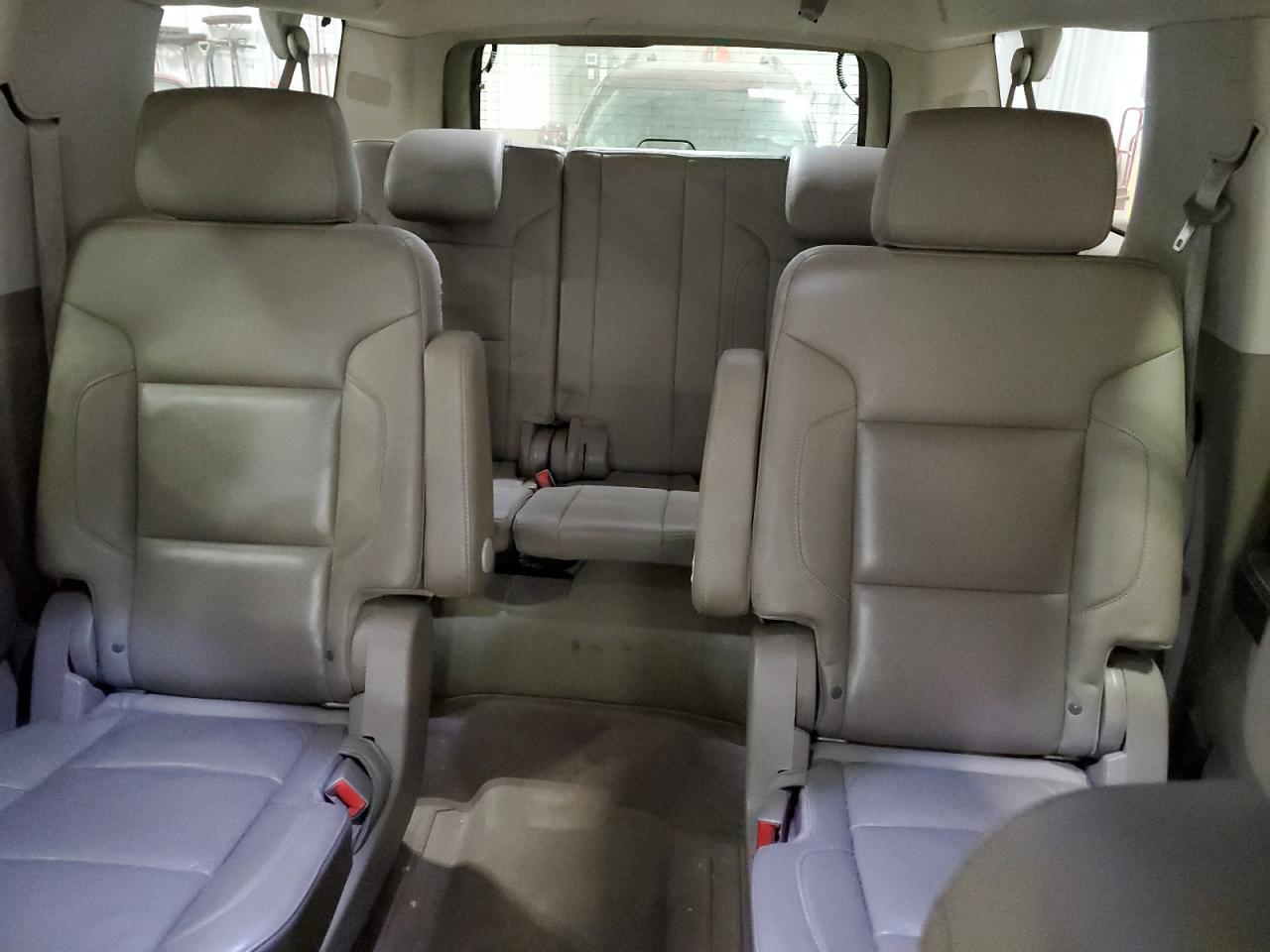 2016 Chevrolet Suburban - Image 10