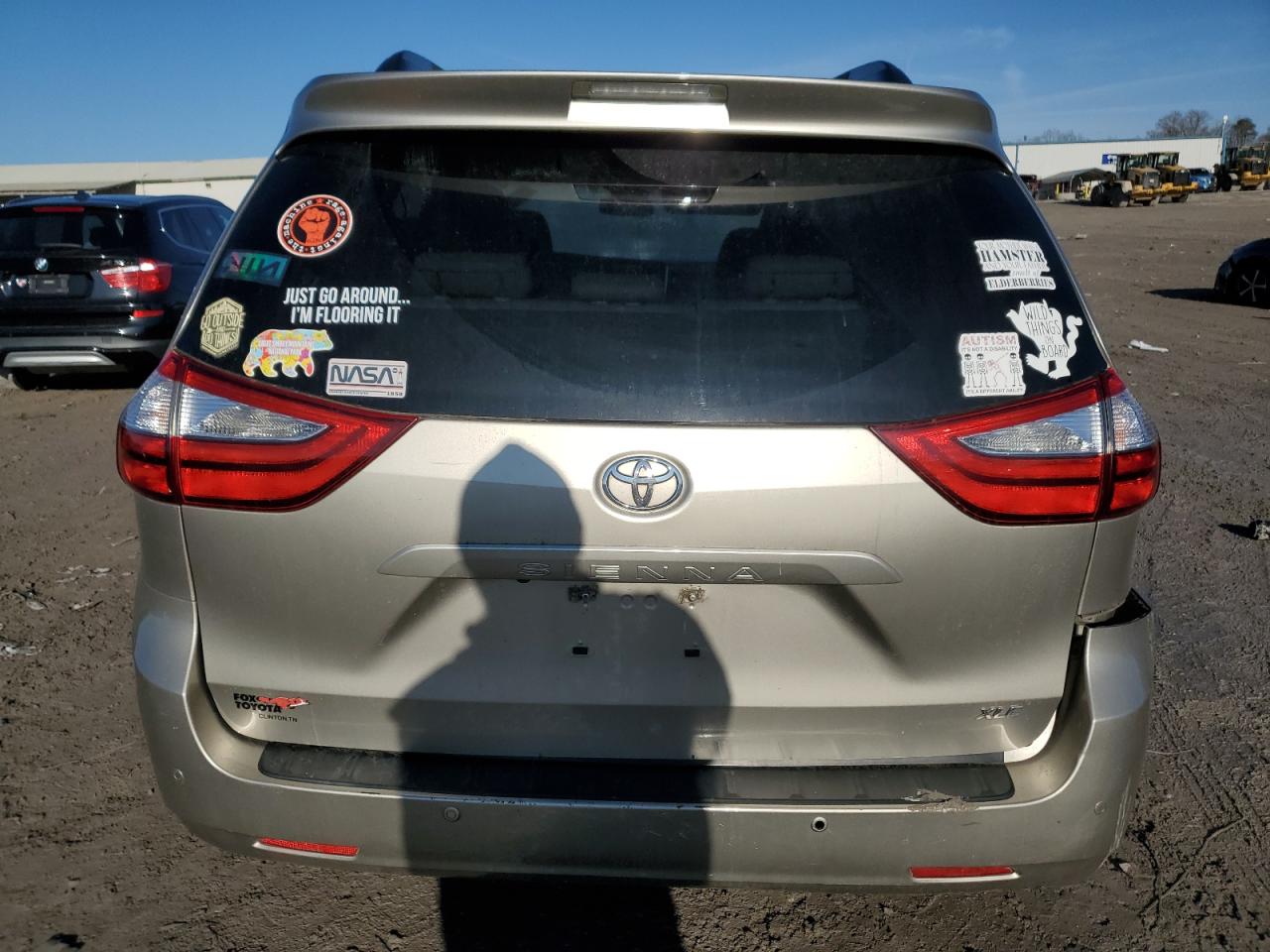 2015 Toyota Sienna - Image 6