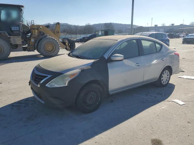  NISSAN VERSA 2018 Srebrny