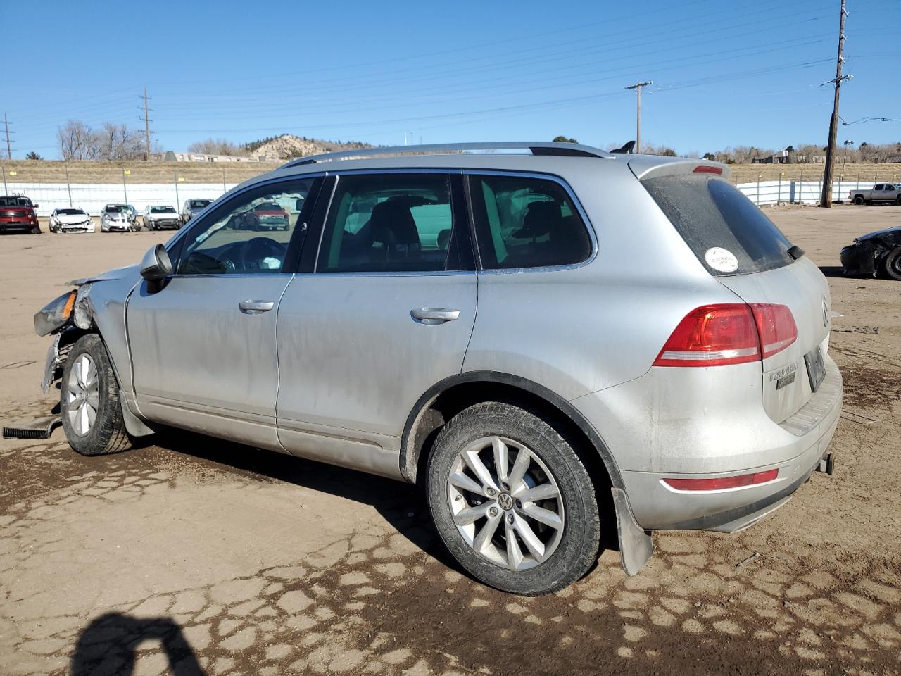 2014 Volkswagen Touareg - Image 2