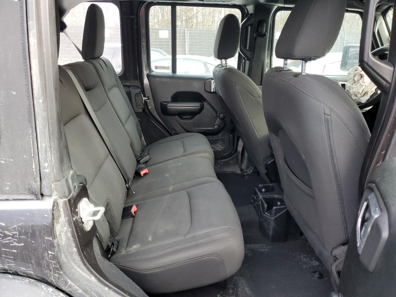 2018 Jeep Wrangler - Image 11