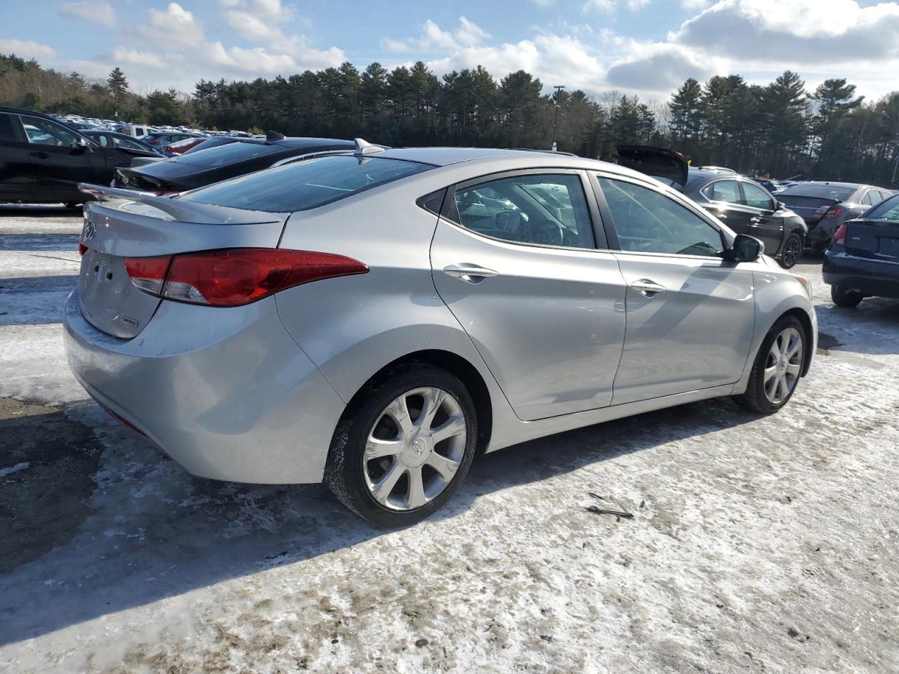 2013 Hyundai Elantra - Image 3