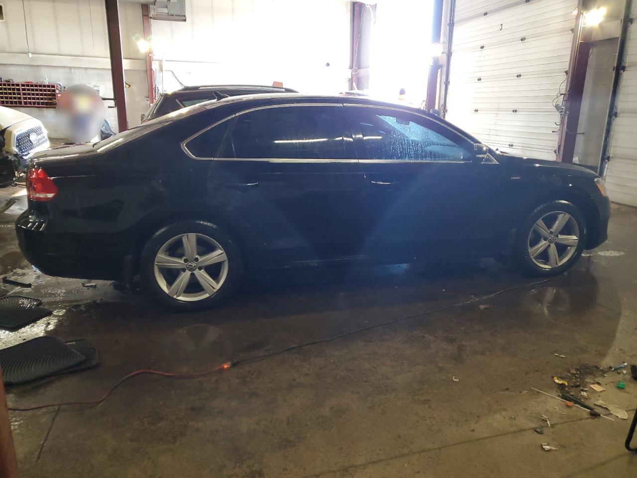 2015 Volkswagen Passat - Image 3