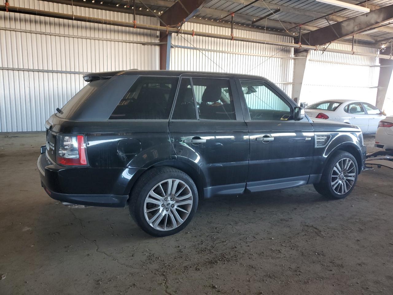 2011 Land Rover Range Rover - Image 3