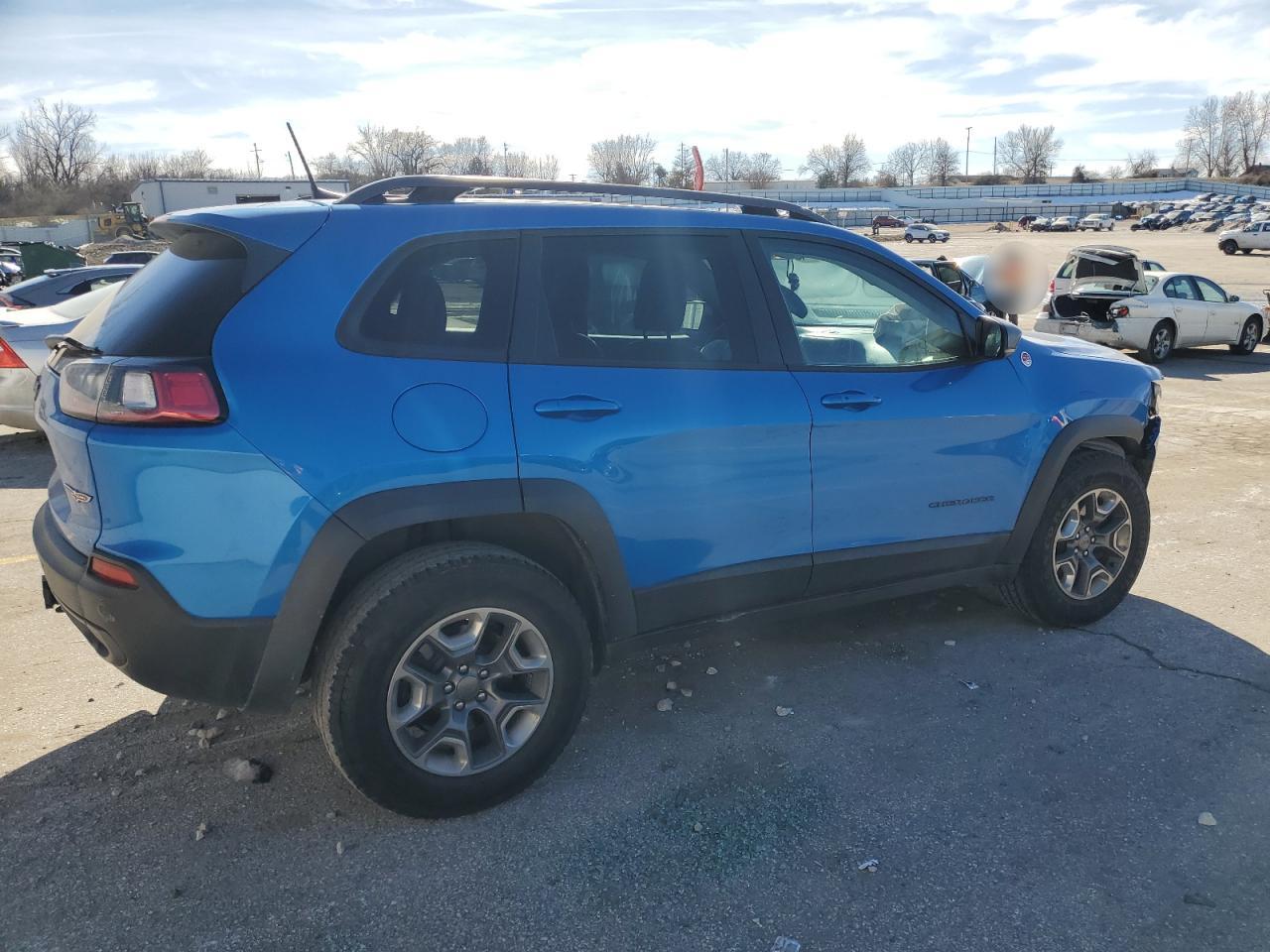 2019 Jeep Cherokee - Image 3