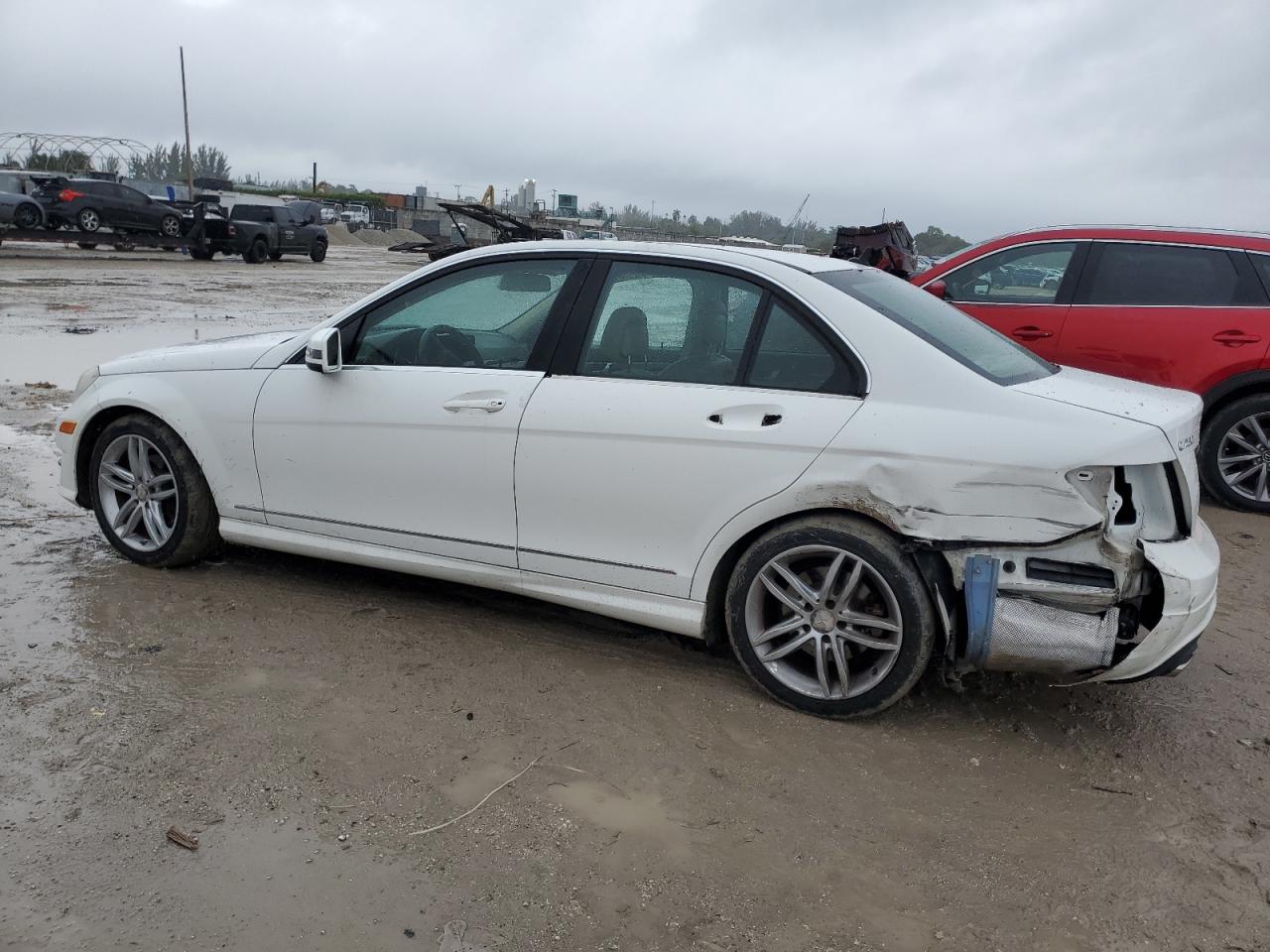 VIN WDDGF4HB3DR297718 2013 MERCEDES-BENZ C-CLASS no.2