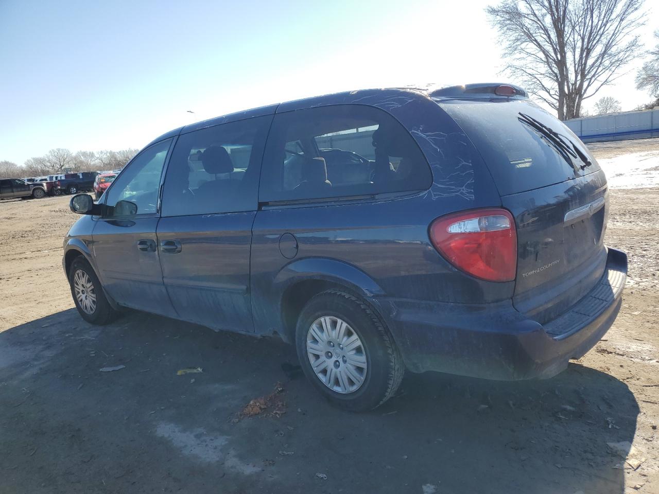 2005 Chrysler Town & Country - Image 2