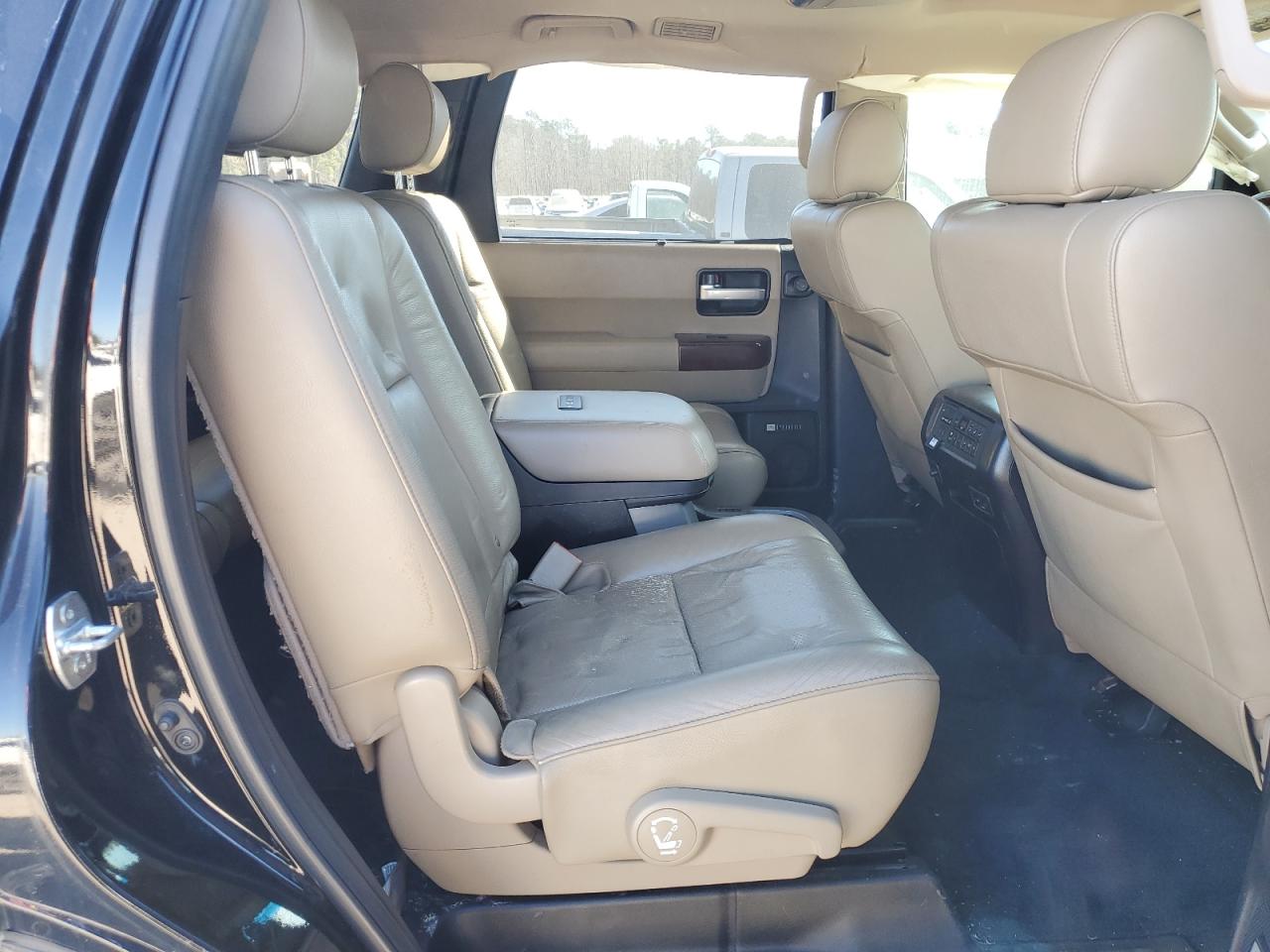 2016 Toyota Sequoia - Image 11
