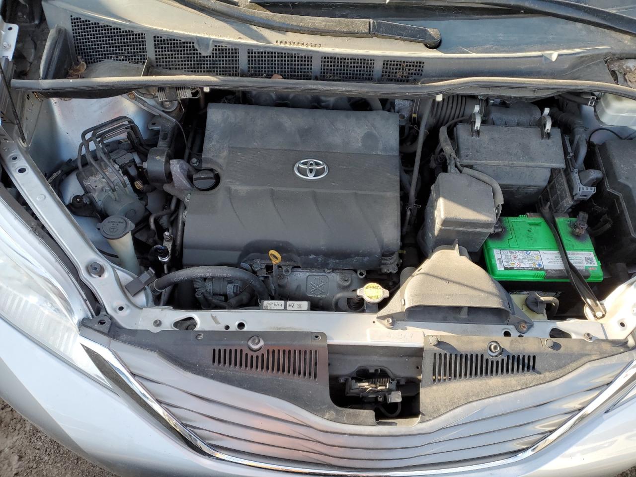 2011 Toyota Sienna - Image 12