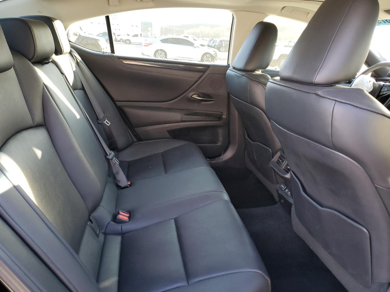 2020 Lexus ES - Image 10