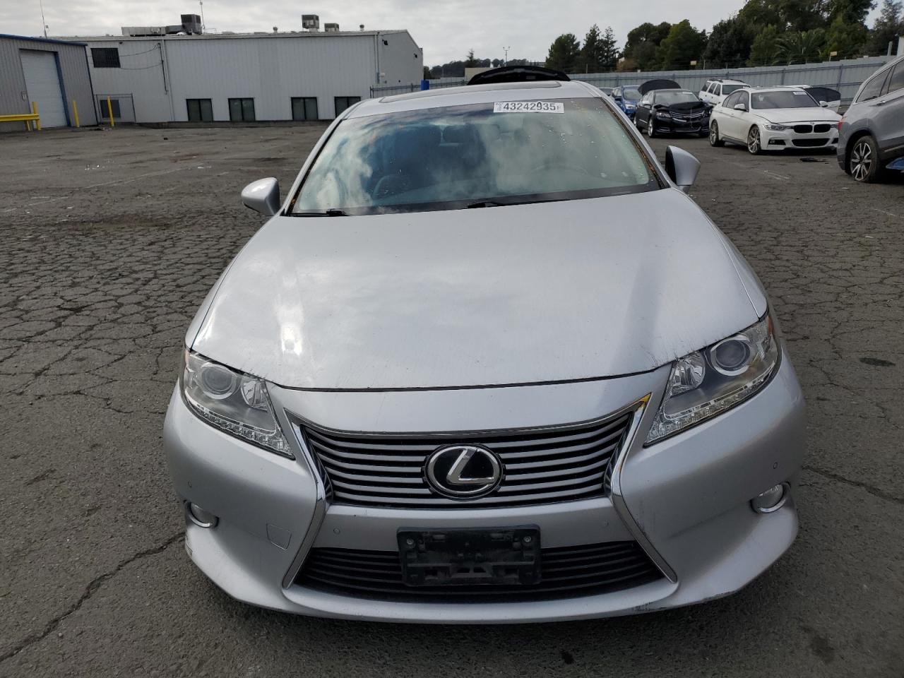 2015 Lexus ES - Image 5