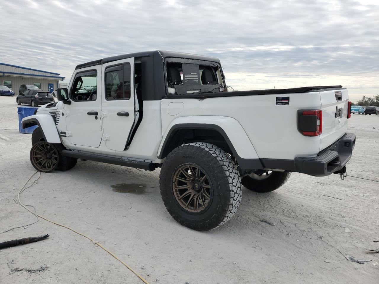 2021 Jeep Gladiator - Image 2