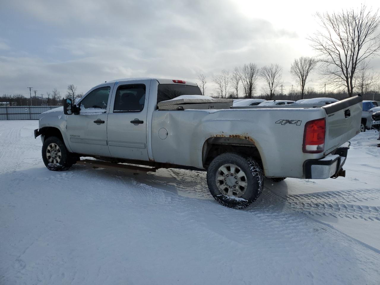 2011 GMC Sierra - Image 2