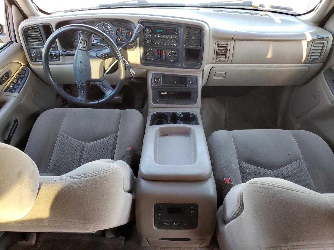 2004 Chevrolet Suburban - Image 8