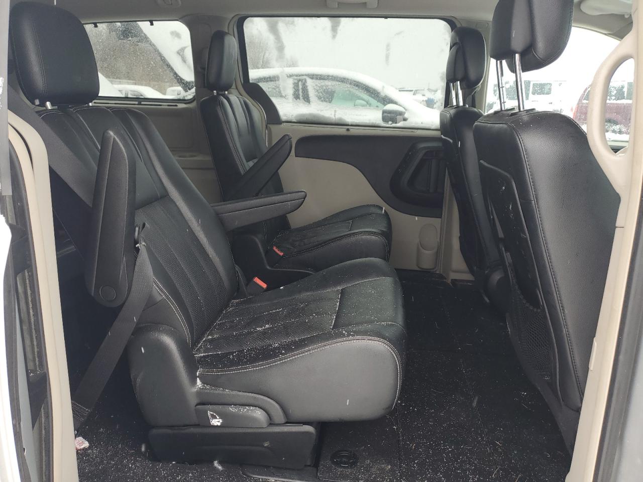 2012 Chrysler Town & Country - Image 11