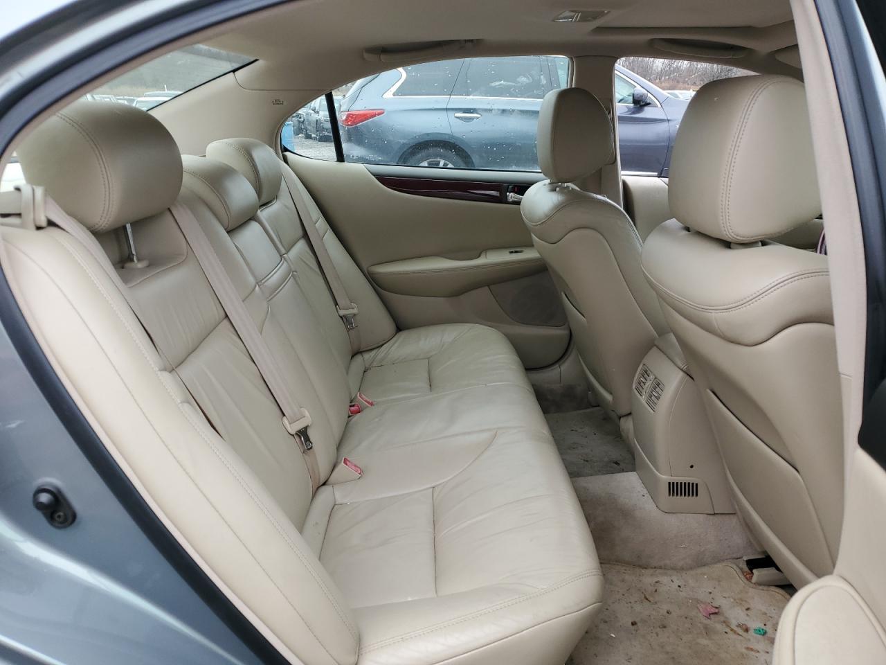 2003 Lexus ES - Image 10