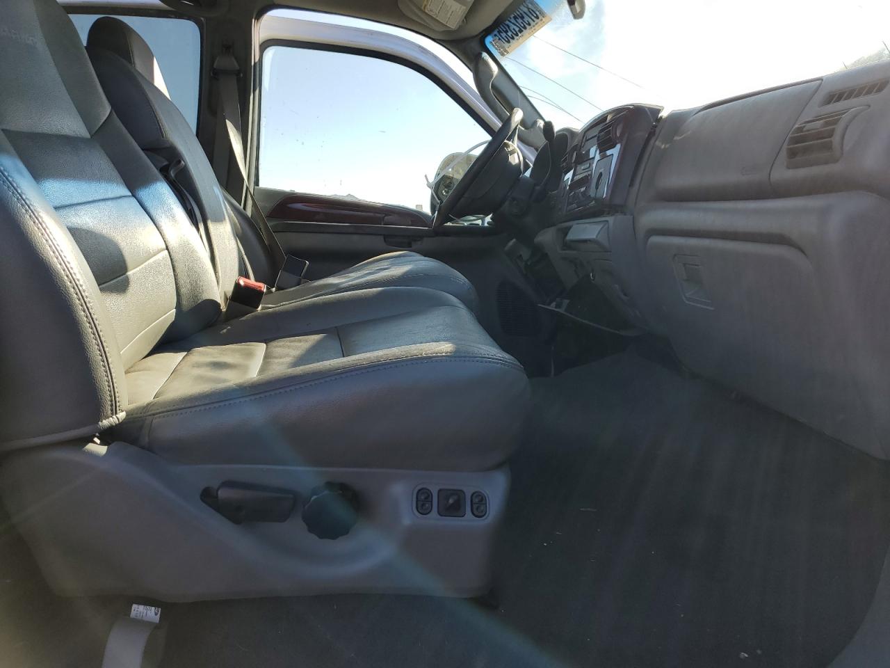 2006 Ford F250 - Image 7