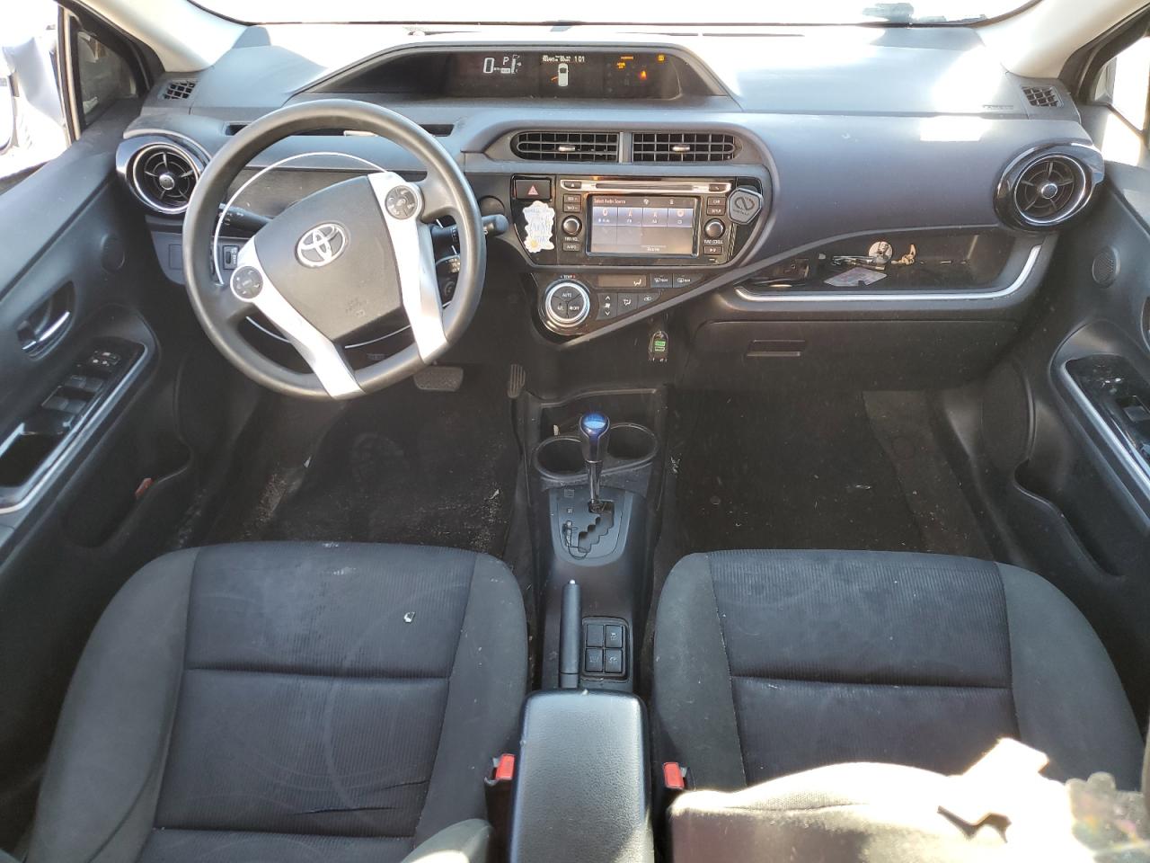2015 Toyota Prius - Image 8