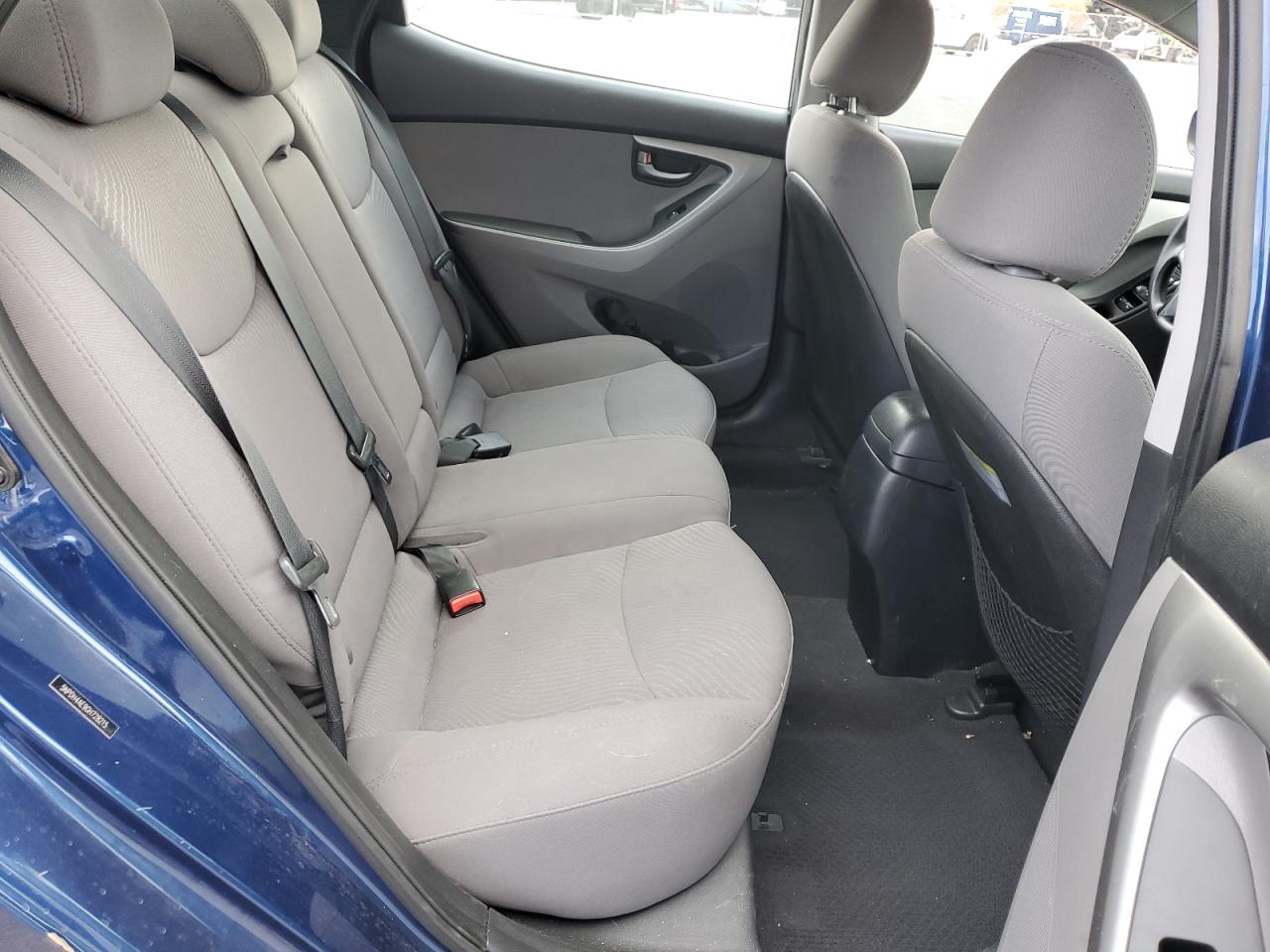 2016 Hyundai Elantra - Image 10