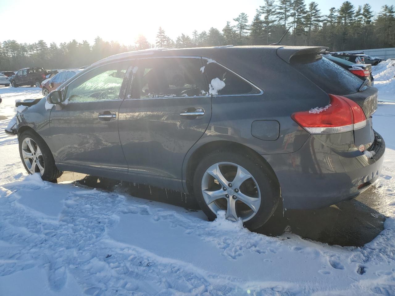 2010 Toyota Venza - Image 2